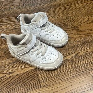 Toddler Nike Air Force 1 low top sneakers